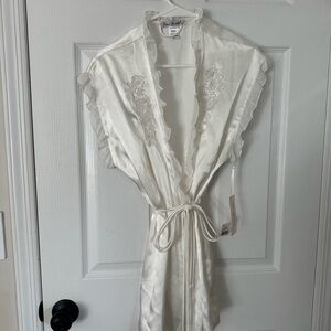 Linea Donatella White Embellished Robe with Ruffle Trim (Bride Valentine’s Day)